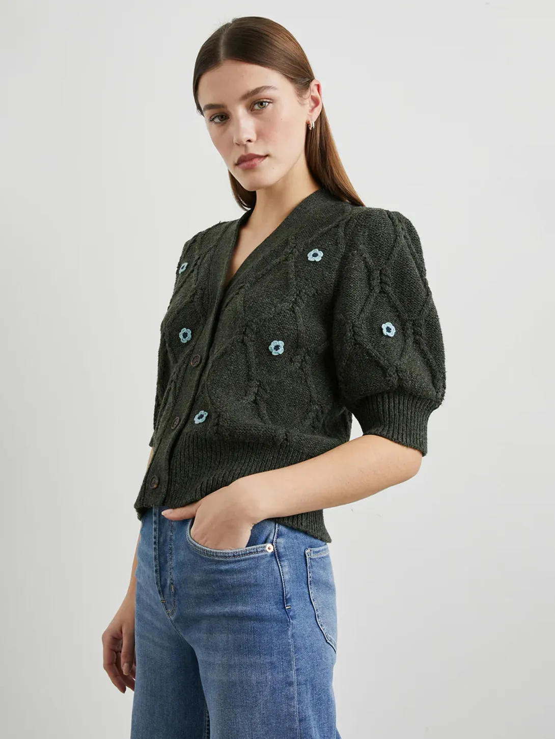 Isla Cardigan - Forest Daisey