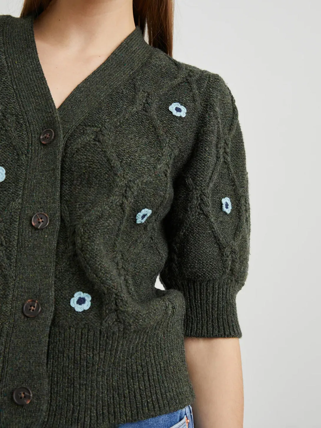 Isla Cardigan - Forest Daisey